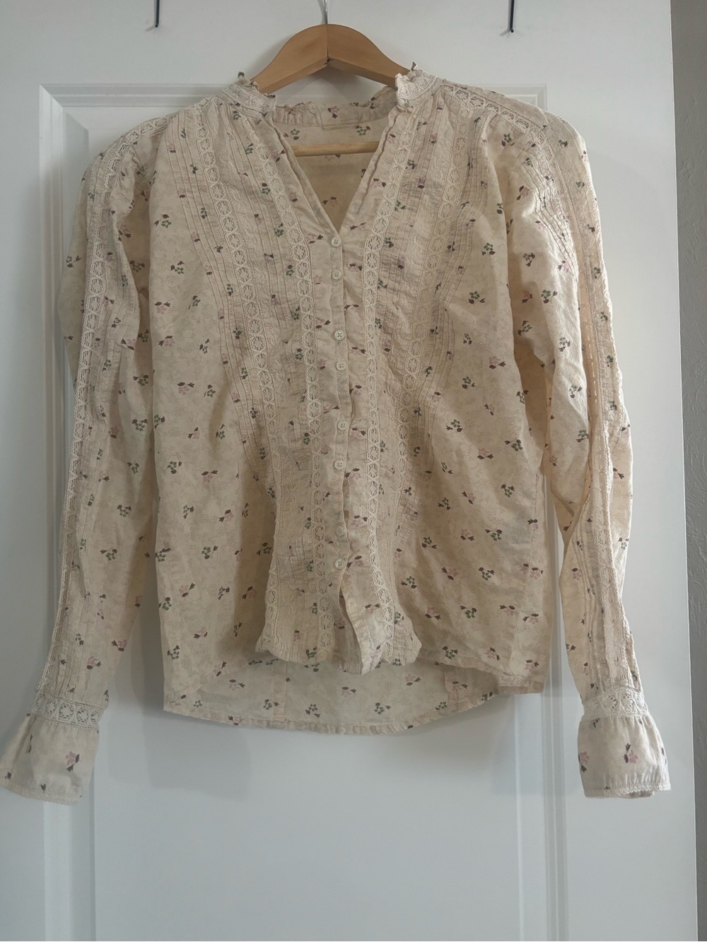 Women's Cream Floral Lace Button-Front Blouse